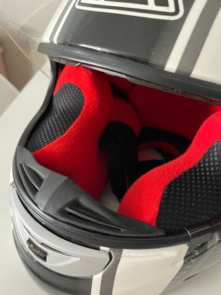 Dos cascos integrales de moto talla XS