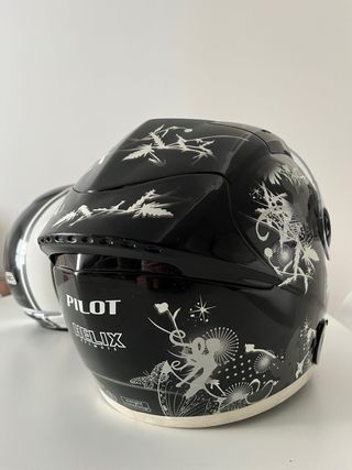 Dos cascos integrales de moto talla XS