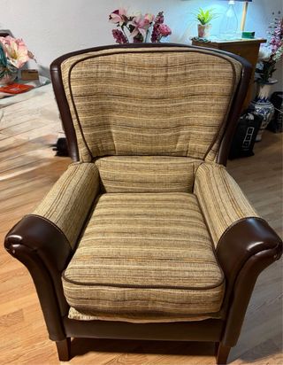 Sillón tela y patas madera