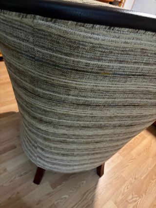 Sillón tela y patas madera