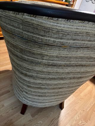 Sillón tela y patas madera