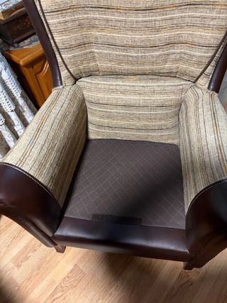 Sillón tela y patas madera