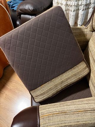 Sillón tela y patas madera