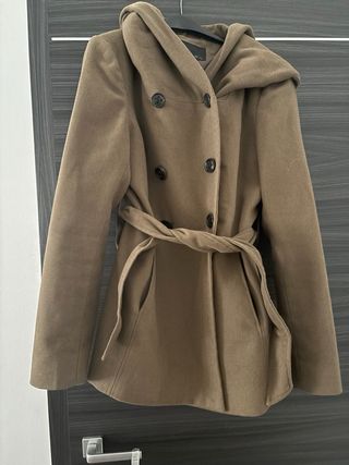 Cappotto verde oliva con cappuccio