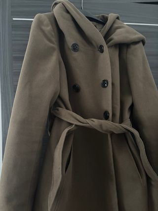 Cappotto verde oliva con cappuccio