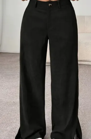 Pantalón pana negro talla XXL es modelo Grande.