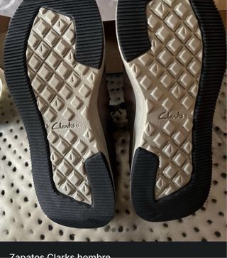 Zapatos Clarks grises