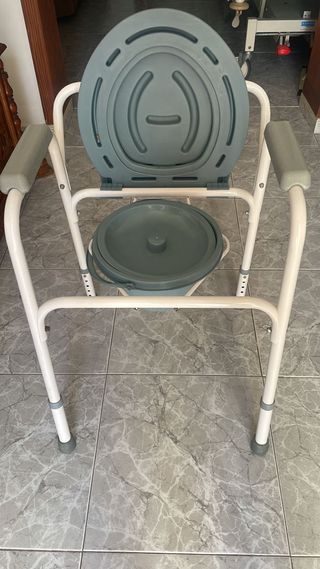 Silla WC portátil regulable