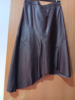 Falda de cuero marrón
