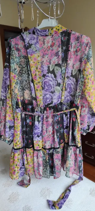 Vestido corto flores manga larga