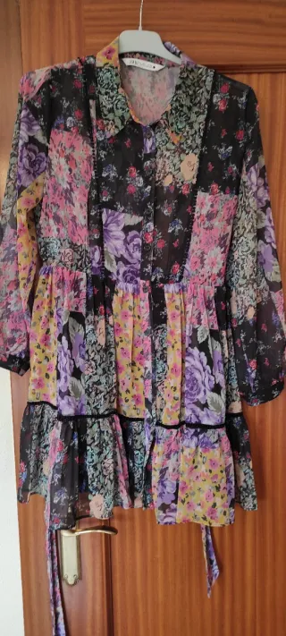 Vestido corto flores manga larga