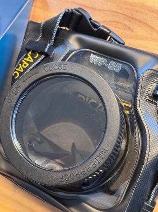 Funda impermeable DiCAPac para cámara mirrorless