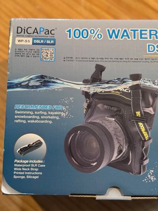 Funda impermeable DiCAPac para cámara mirrorless