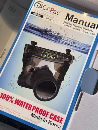 Funda impermeable DiCAPac para cámara mirrorless