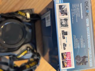 Funda impermeable DiCAPac para cámara mirrorless