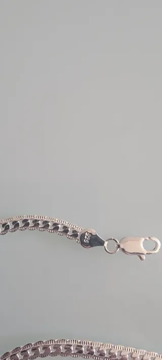 Juego de 3 colgantes y 3 pulseras.