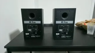 Par Monitores Estudio JBL 305 MKII Negros
