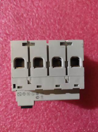 Interruptor Diferencial Schneider 23040 4P 25A 300