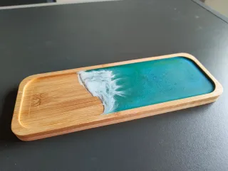 Bandeja de bambú con diseño de resina