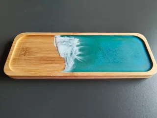 Bandeja de bambú con diseño de resina