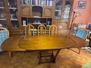 Mesa de comedor de madera