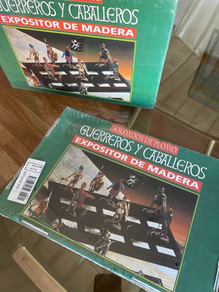 Espositori in legno per soldatini di piombo