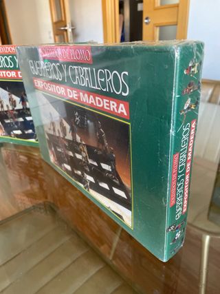 Espositori in legno per soldatini di piombo