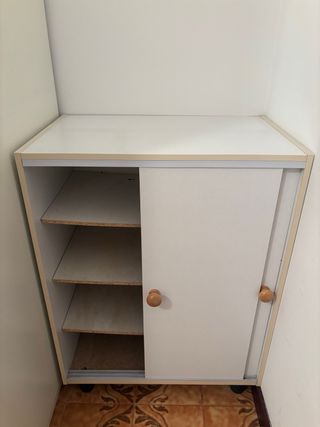 Mobiletto basso con ante scorrevoli