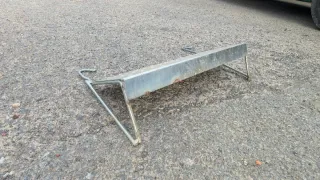 Peldaño galvanizado de obra