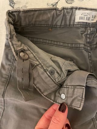 Pantalón niño gris, talla 9-10 años.