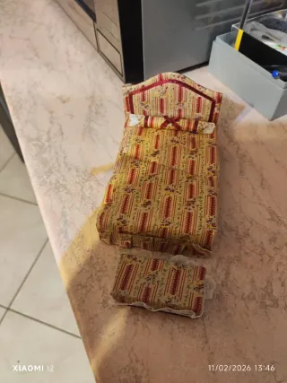 Letto miniatura con pouf