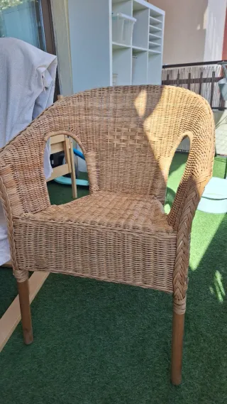 Silla de ratán tejida