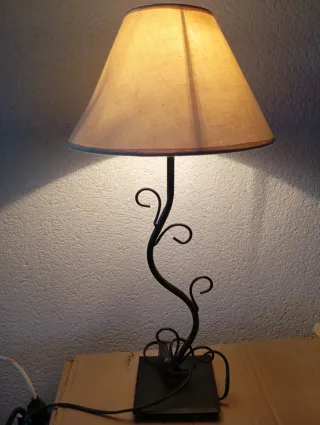 Lámpara de mesa forja y tela