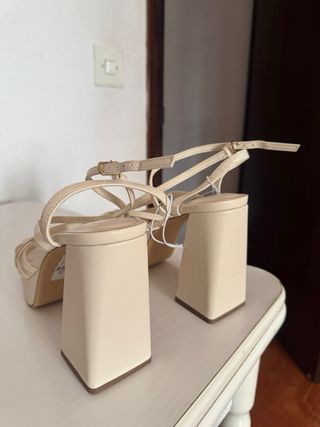 Sandalias plataforma beige Primark