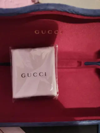 Estuche Gafas Gucci y Toallitas Limpiadoras