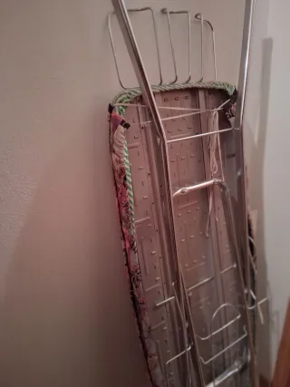 Asse da stiro con fodera floreale