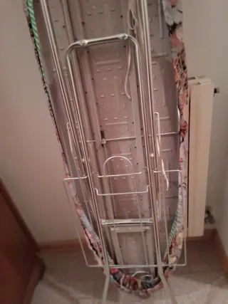 Asse da stiro con fodera floreale