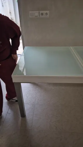 Mesa cristal grande y 5 sillas