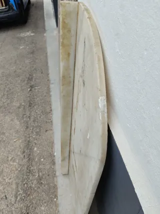 Banco de piedra blanca