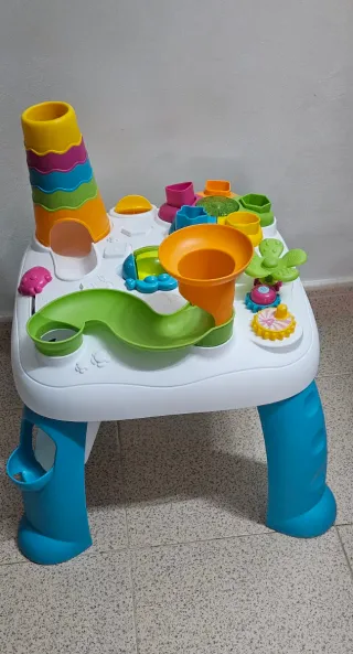 Mesa de actividades infantil