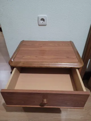 Cabecero y dos mesillas