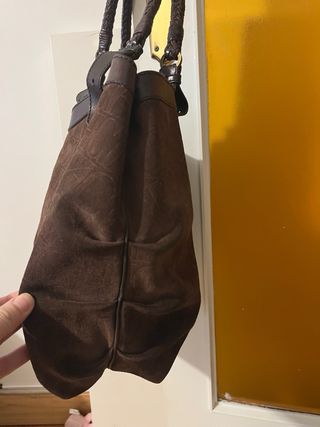 Bolso Carolina Herrera ante marrón, asas de piel.