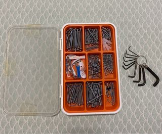 CAJA DE TORNILLOS VARIADOS