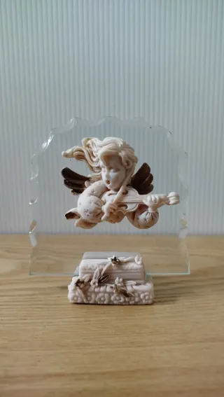 Angelo suonatore su base in vetro