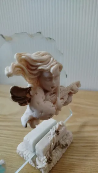 Angelo suonatore su base in vetro