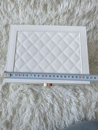 Joyero blanco con detalles dorados