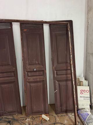 Puerta de cochera de hierro