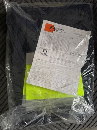 Pantalón de trabajo negro con detalles verdes