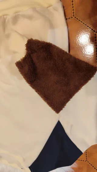 Sudadera beige y marrón