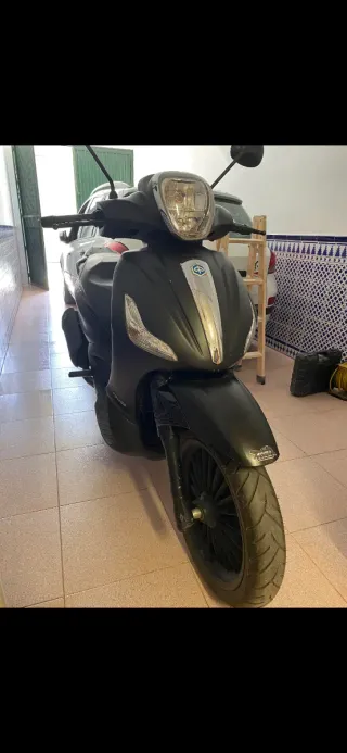 Piaggio Beverly 125ie Negra